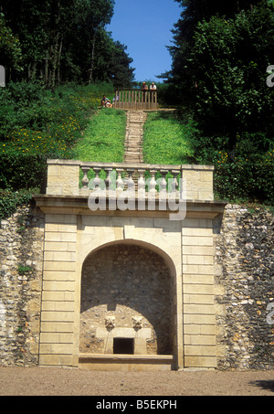 Brunnen, Sitzplatz im Garten, Château de Villandry, Indre et Loire, Frankreich Stockfoto