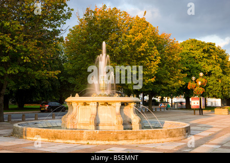 Brunnen außerhalb der Kunst Galerie Southampton City Centre Hampshire England Stockfoto