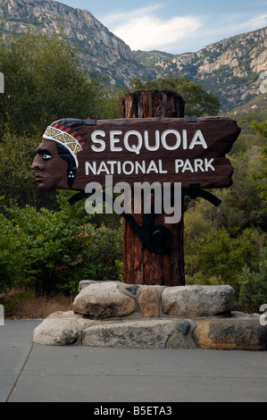 Sequoia Nationalpark Ortseingangsschild auf Generals Highway Stockfoto