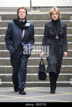 Sir Paul McCartney und seine Soliciter Fiona Shackleton kommen vor dem High Court für einen weiteren Tag in der Scheidung Anhörung mit Heather Mills Stockfoto