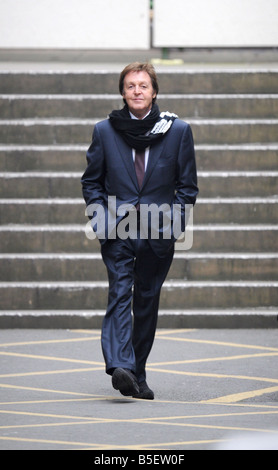 Sir Paul McCartney und seine Soliciter Fiona Shackleton kommen vor dem High Court für einen weiteren Tag in der Scheidung Anhörung mit Heather Mills Stockfoto