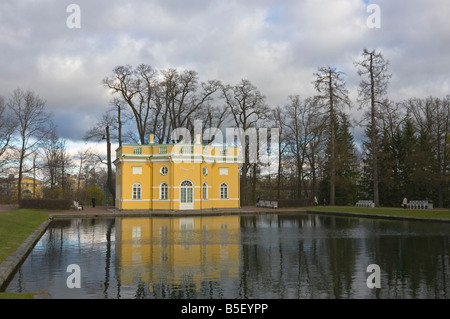 Badehaus-Pavillon im Park von Katarina, Puschkin (Tsarskoe Selo), St. Petersburg Stockfoto