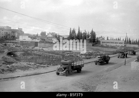 Am 22. Februar 1948 als der Konflikt über die kommenden Teilung Palästinas wuchs, drei Autobomben angeordnet durch arabische Freischärler explodierte auf Ben-Yehuda-Straße 52 jüdische Zivilisten getötet und 123 verletzt verlassen. Zwei britische Deserteure nahmen an dem Angriff, dass von Abed al-Kader al-Husseini, wer der Kommandant der Heilige Krieg-Armee Kräfte im Bereich war Pay versprochen. Britische Beteiligung wurde geltend gemacht, weil die angeblichen gepanzerten Lastwagen mit Polizei Abzeichen der LKW-Bomben in den Bereich begleitet hatte Stockfoto