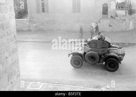 Am 22. Februar 1948 als der Konflikt über die kommenden Teilung Palästinas wuchs, drei Autobomben angeordnet durch arabische Freischärler explodierte auf Ben-Yehuda-Straße 52 jüdische Zivilisten getötet und 123 verletzt verlassen. Zwei britische Deserteure nahmen an dem Angriff, dass von Abed al-Kader al-Husseini, wer der Kommandant der Heilige Krieg-Armee Kräfte im Bereich war Pay versprochen. Britische Beteiligung wurde geltend gemacht, weil die angeblichen gepanzerten Lastwagen mit Polizei Abzeichen der LKW-Bomben in den Bereich begleitet hatte Stockfoto