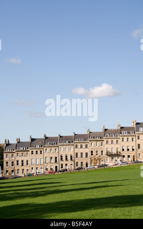 Ein Teil der Marlborough Gebäude, eine georgische Terrasse mit Blick auf Victoria Park, Bath, Somerset, Großbritannien Stockfoto