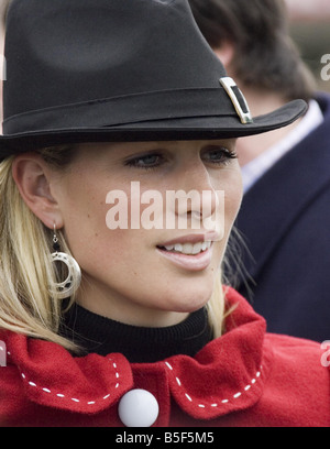 Pferderennen Cheltenham Festival hat März 2008 Gloucstershire Tag 3 der Cheltenham Zara Phillips einen Auftritt beim Cheltenham Festival mit ihrem Freund England Rugby-Spieler Mike Tindall 13. März 2008 Stockfoto