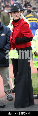 Pferderennen Cheltenham Festival hat März 2008 Gloucstershire Tag 3 der Cheltenham Zara Phillips einen Auftritt beim Cheltenham Festival mit ihrem Freund England Rugby-Spieler Mike Tindall 13. März 2008 Stockfoto