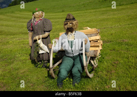 Vogelscheuchen vor einem Haus in der Nähe von Ramsau, Berchtesgadener, Bayern, Deutschland Stockfoto