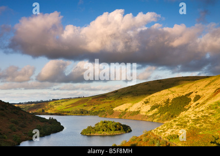 Anfang Herbst Nachmittag mit Blick auf Meldon Reservoir Dartmoor National Park Devon England Stockfoto