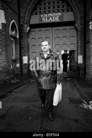 Comedy Schauspieler Ronnie Barker in seiner Rolle als Norman Stanley Fletcher in der TV-Comedy Brei, verlassen Slade Gefängnis am Ende der Serie; Januar 1978 Stockfoto