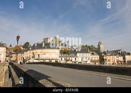 Blick Fromn Brücke über Fluss VézèreMontignac. Blauer Himmel, Perigord Dordogne Frankreich. Horizontale 87140 Montignac Stockfoto