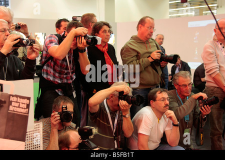 Fotografen auf der Foto-Messe Photokina 2008 in Köln Nord-Rhein Westfalen Deutschland Europa Stockfoto