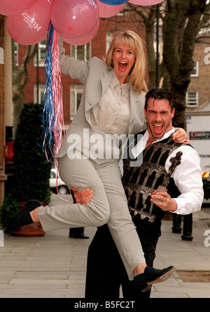 Ulrika Jonsson TV-Moderatorin mit Gladiatoren Trojaner Stockfoto