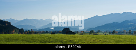 Blick Richtung Dorf Agathazell und Berge der Region Allgäu Bayern Süddeutschland Stockfoto