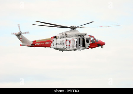 Luft-See-Rettungshubschrauber über Küste von dorset Stockfoto