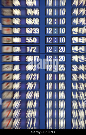 Abfahrt/Ankunft Flugplan am Flughafen Incheon, Seoul, Südkorea Stockfoto