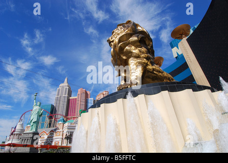 Der MGM-Löwe schaut über nach New York New York Stockfoto