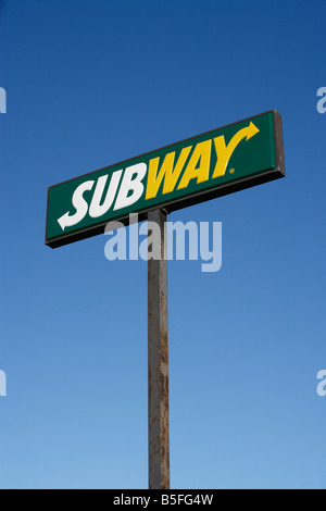 Ein Zeichen für die amerikanische Fastfood-Kette Subway. Stockfoto