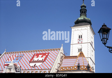 Alte Sankt-Markus-Kirche in Zagreb Kroatien mit historischen kroatischen Wappen auf dem Dach Stockfoto