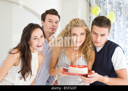 Freunden feiert Geburtstag Stockfoto