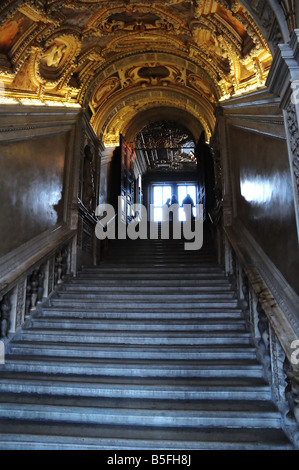 Der Scala d' Oro (Goldene Treppe) von Jacopo Sansovino, Dogenpalast, Venedig, Italien Stockfoto