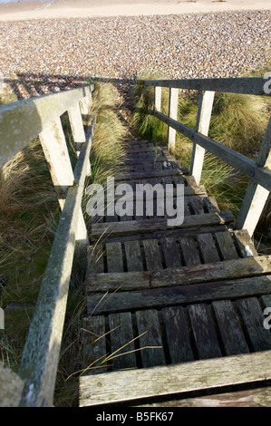 Schritte zum Strand Scotland UK im Herbst Stockfoto