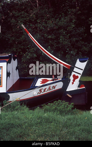 Traditionellen Stern und Deichsel von Pferdegespannen Narrowboat auf Montgomery Kanal, Powys, Wales, Großbritannien Stockfoto