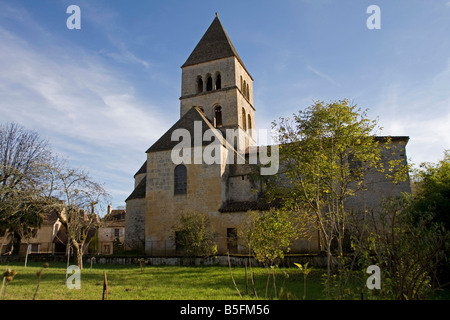 Kirche in St. Leon Sur Vézère.blue Himmel horizontale 87203 St Leon Sur Vézère Stockfoto