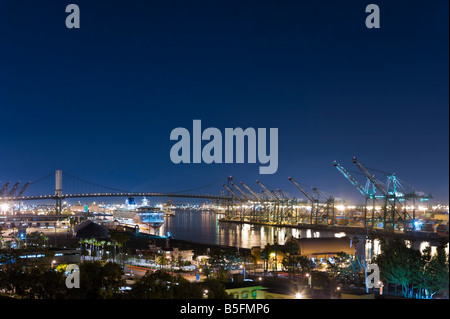 Blick über den Hafen von Los Angeles bei Nacht, San Pedro, Los Angeles, Kalifornien, USA Stockfoto