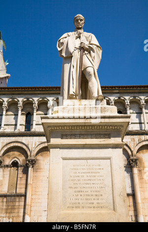 Francesco Burlamacchi Statue außerhalb San Michele in Foro Kirche, Piazza San Michele, Lucca, Toskana, Italien Stockfoto