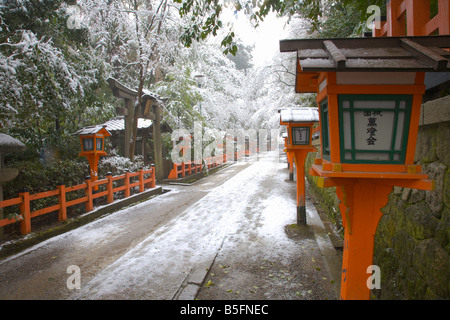 Kyoto-Stadt Japan Yasaka Schrein Gion Bezirk verschneiten Weg in fallenden Schnee Stockfoto