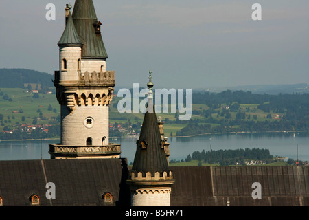 Schloss Neuschwanstein und See Forggensee in Schwangau in der Nähe von Fuessen Allgaeu Bayern Stockfoto