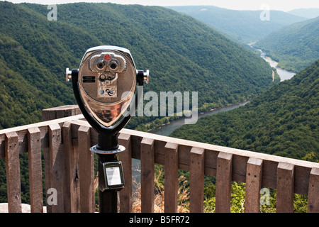 Münz-Viewer mit Blick auf die New River Gorge in West Virginia Stockfoto