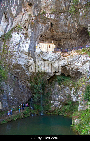 Heilige Grotte von Covadonga-Asturien Nordwestspanien Stockfoto