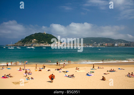 Strand-Szene an der Bucht La Concha in der Stadt von Donostia San Sebastian Guipuzcoa baskischen Land Nordspanien Stockfoto