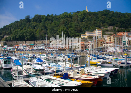 Boote angedockt an die Stadt Donostia San Sebastian Guipuzcoa baskischen Land Norden Spaniens Stockfoto