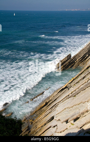 Steilküsten und Bay in Saint Jean de Luz Pyrenäen Atlantiques französischen baskischen Land Südwest-Frankreich Stockfoto