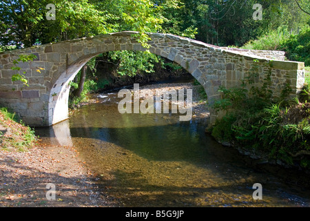 Stein-Steg nahe dem Dorf von Sare Pyrenäen Atlantiques Französisch baskischen Südwest-Frankreich Stockfoto