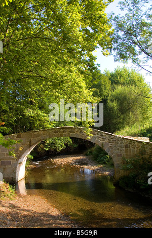 Stein-Steg nahe dem Dorf von Sare Pyrenäen Atlantiques Französisch baskischen Südwest-Frankreich Stockfoto