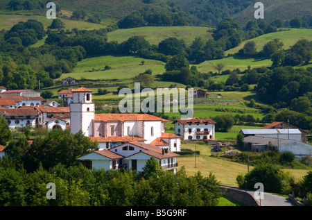 Das Dorf Amaiur im Baztan-Tal von Navarra im Norden Spaniens Stockfoto