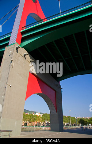 La Salve Brücke befindet sich im zweiten Bezirk von Uribarri in der Stadt Bilbao Vizcaya Baskenland Nordspanien Stockfoto
