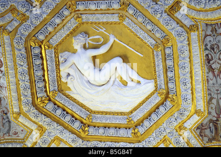 Dekoration auf der Scala d' Oro (Goldene Treppe) von Jacopo Sansovino, Dogenpalast, Venedig, Italien Stockfoto