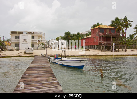 CAYE CAULKER BELIZE - Tom's Hotel und dock Stockfoto