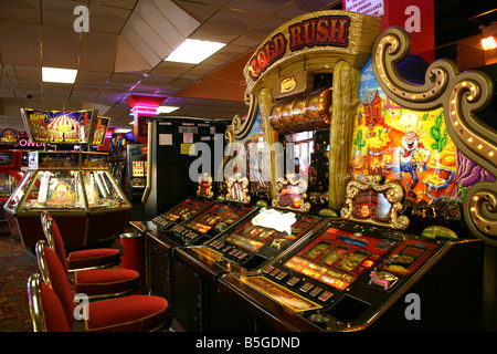 Geldspielautomaten in Spielhallen Stockfoto