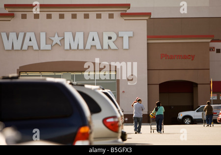 Käufer bei Wal-Mart speichern Stockfoto