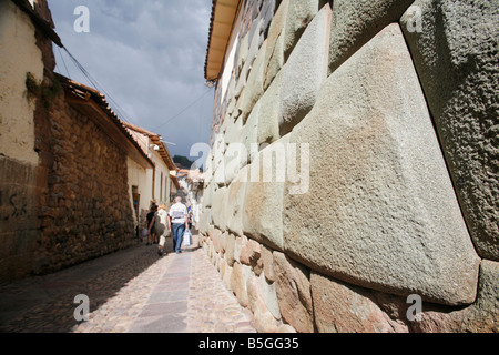 Die 12 doppelseitigen Stein auf Calle Hatunrumiyoc (großer Stein). Stockfoto