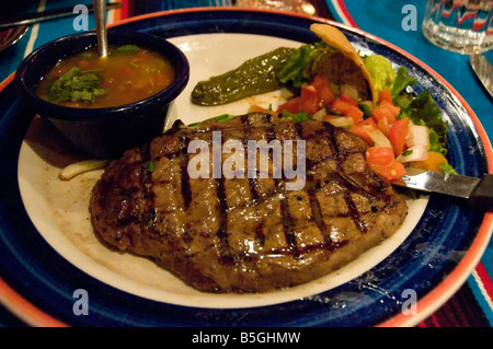 Carne Asada Abendessen Mi Tierra Restaurant, Marktplatz, San Antonio, Texas. Stockfoto