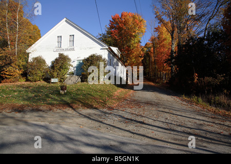 Antrim Grange in den Herbstmonaten befindet sich in Antrim New Hampshire USA Stockfoto