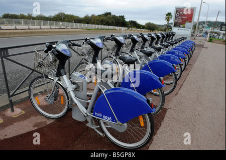Fahrräder zu vermieten in Marseille Stockfoto