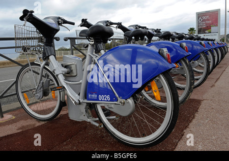 Fahrräder zu vermieten in Marseille. Stockfoto